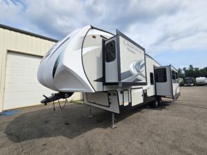 2020 Chaparal 27 RKS