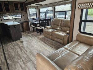 2020 Chaparal 27 RKS
