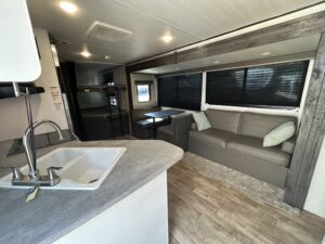 2022 Keystone Hideout – 272BH
