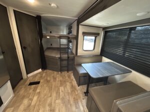 2022 Keystone Hideout – 272BH