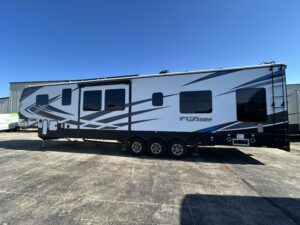 2021 Fuzion Toy Hauler 424