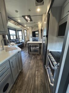 2021 Fuzion Toy Hauler 424