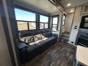 2021 Fuzion Toy Hauler 424