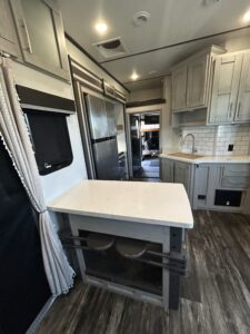 2021 Fuzion Toy Hauler 424