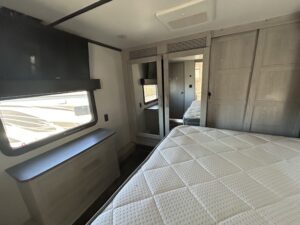 2021 Fuzion Toy Hauler 424