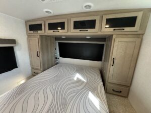 2025 ROCKWOOD ULTRA LITE 2918BH