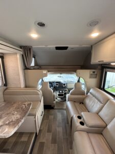 2022 THOR CHATEAU 28Z