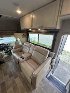 2022 THOR CHATEAU 28Z