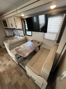 2022 THOR CHATEAU 28Z