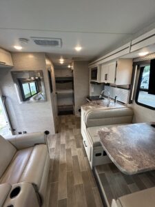 2022 THOR CHATEAU 28Z