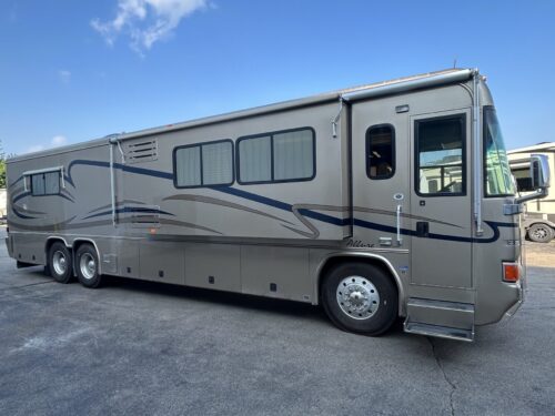 2002 COUNTRY COACH ALLURE  330hp Tag 40 Triple Slide