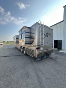 2002 COUNTRY COACH ALLURE  330hp Tag 40 Triple Slide