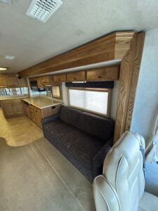 2002 COUNTRY COACH ALLURE  330hp Tag 40 Triple Slide