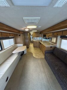 2002 COUNTRY COACH ALLURE  330hp Tag 40 Triple Slide