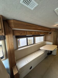 2002 COUNTRY COACH ALLURE  330hp Tag 40 Triple Slide