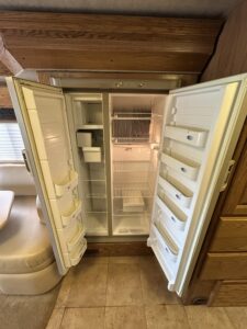 2002 COUNTRY COACH ALLURE  330hp Tag 40 Triple Slide