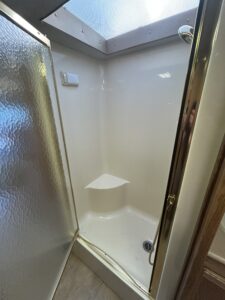 2002 COUNTRY COACH ALLURE  330hp Tag 40 Triple Slide