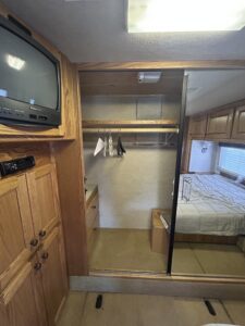 2002 COUNTRY COACH ALLURE  330hp Tag 40 Triple Slide