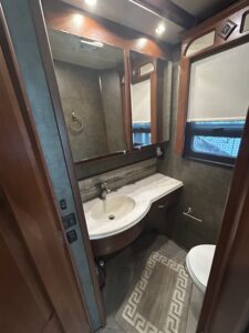 2015 WINNEBAGO JOURNEY 40R