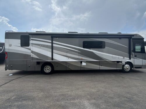 2015 WINNEBAGO JOURNEY 40R